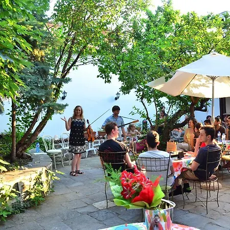 Old בית הארחה